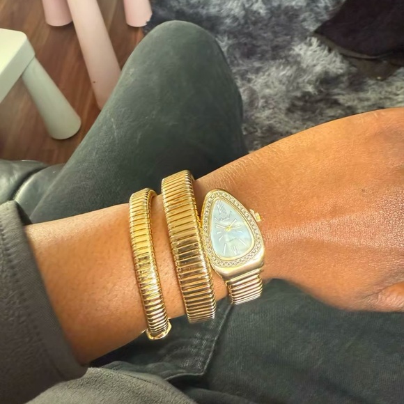 Serpenti Luxury Gold Wrap Watch with Crystal-Embellished Teardrop Dial - Picture 11 of 17